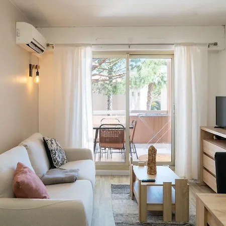 T2 - Avec Piscine Garage Et Tennis *