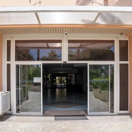 T2 - Avec Piscine Garage Et Tennis