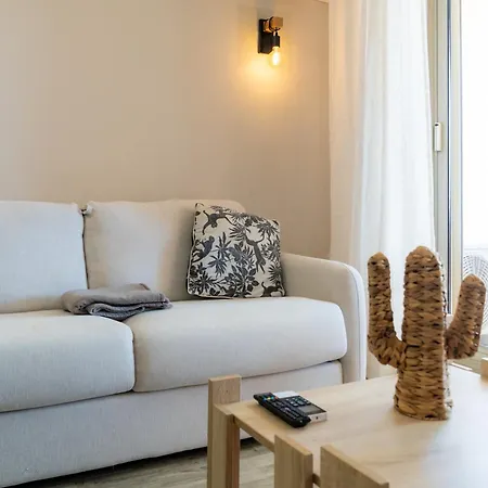 T2 - Avec Piscine Garage Et Tennis *